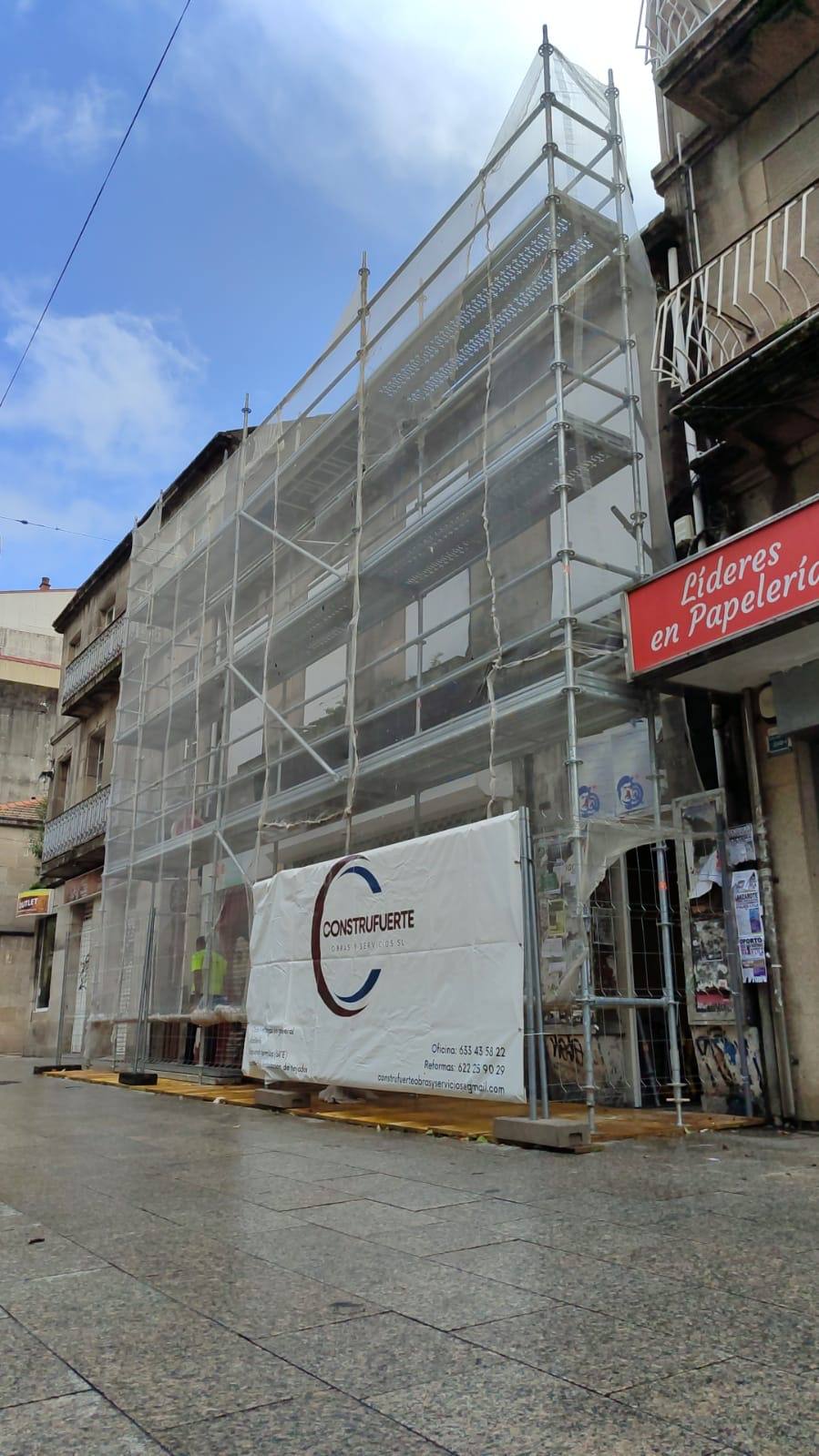 Andamio rehabilitación fachada Vigo - Construfuerte