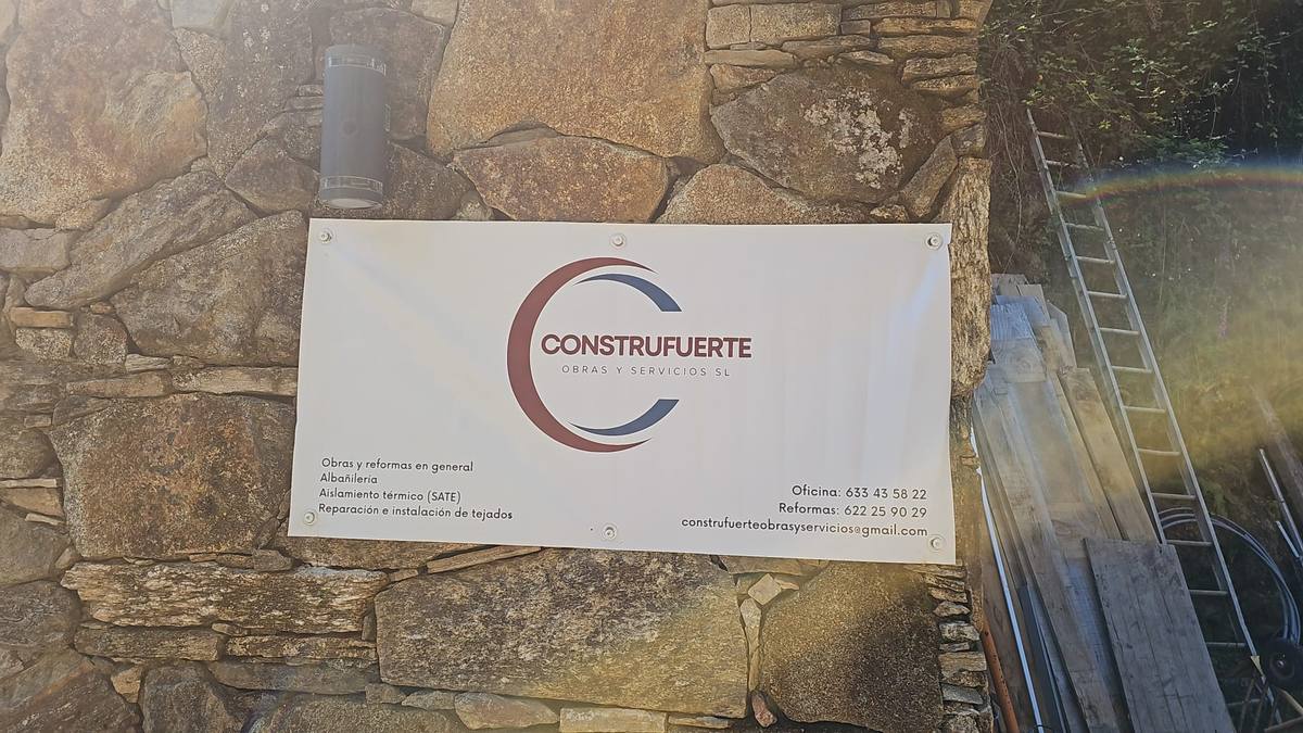 Cartel obra Construfuerte Obras y Servicios Vigo